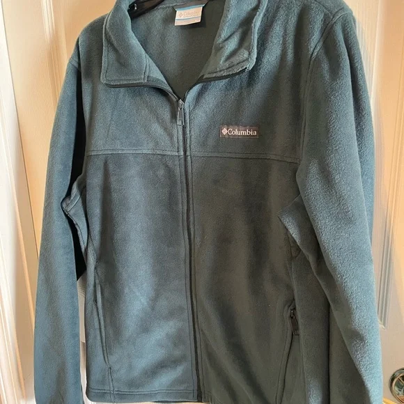 Columbia green fleece jacket for men size Medium
EUC
No visible flaws - Picture 8 of 8